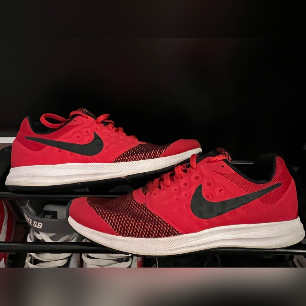 Nike Men's Red Athletic Shoes